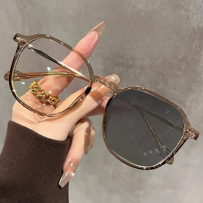 Fashion Cat Eye Photochromic Myopia Glasses for Women Outdoor Color Changing UV Protection Sunglasses Travel Driving Eyeglasses