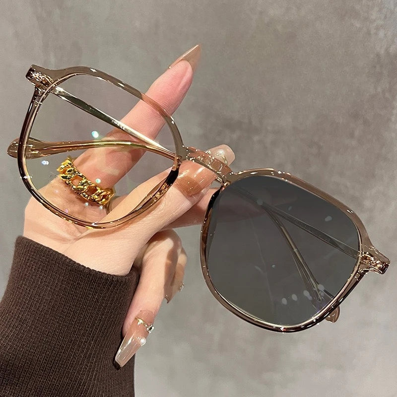 Fashion Cat Eye Photochromic Myopia Glasses for Women Outdoor Color Changing UV Protection Sunglasses Travel Driving Eyeglasses