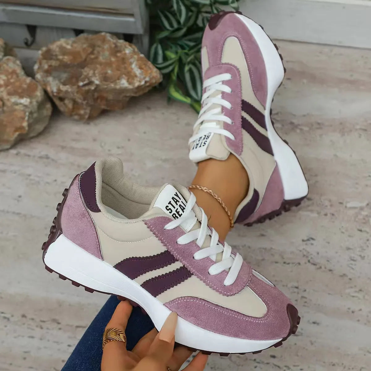 2026 Spring Retro Women Sneakers Summer Casual Patchwork Leather Sneakers Women outdoor Casual Comfort Shoes