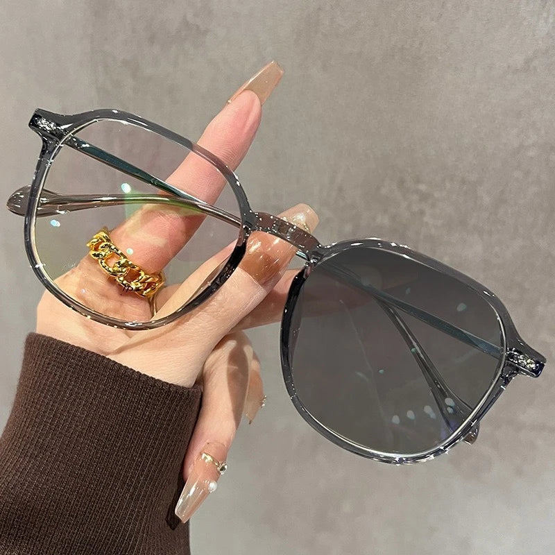 Fashion Cat Eye Photochromic Myopia Glasses for Women Outdoor Color Changing UV Protection Sunglasses Travel Driving Eyeglasses